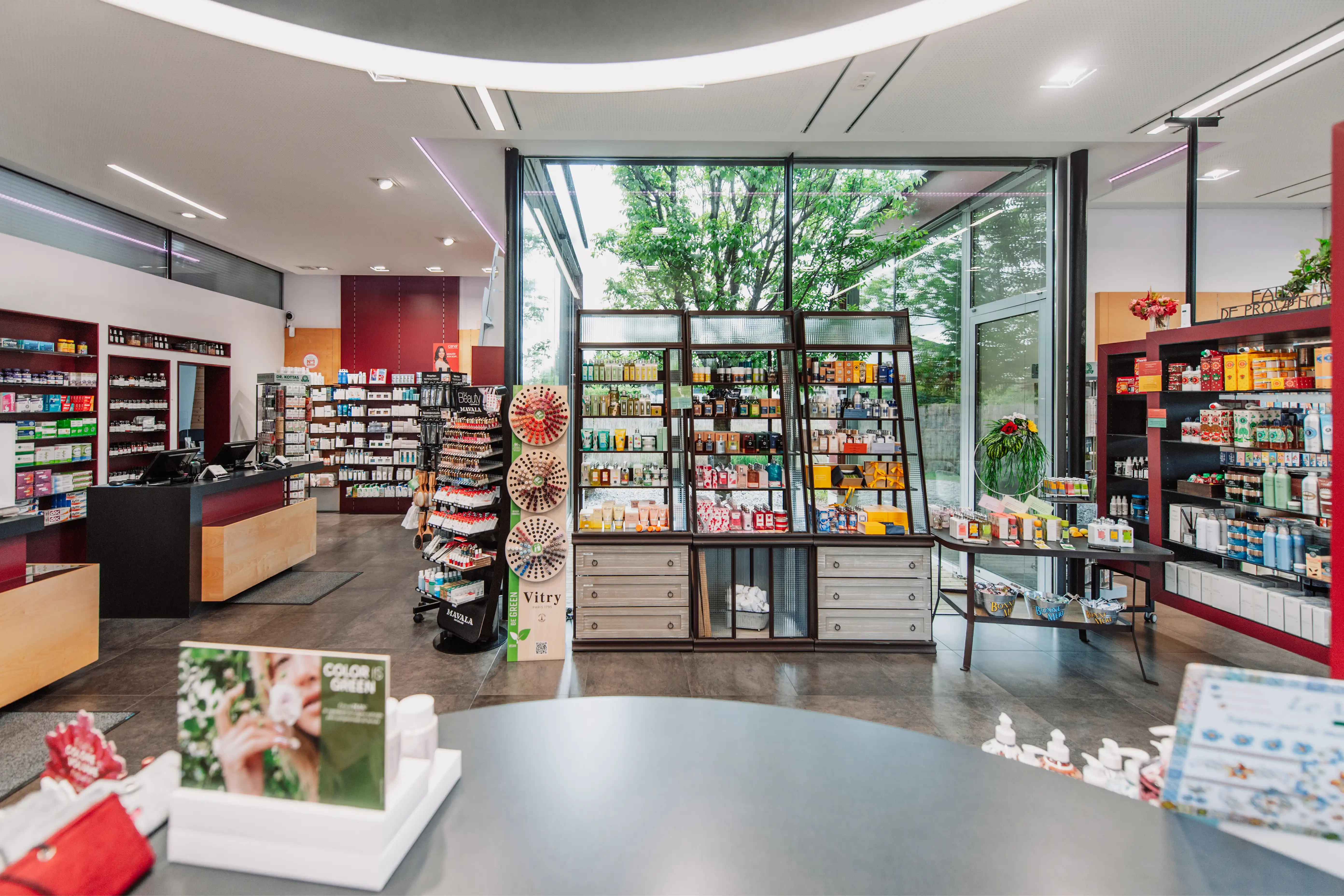 Verkaufsraum der ATRIUM-Apotheke in Schwanenstadt  